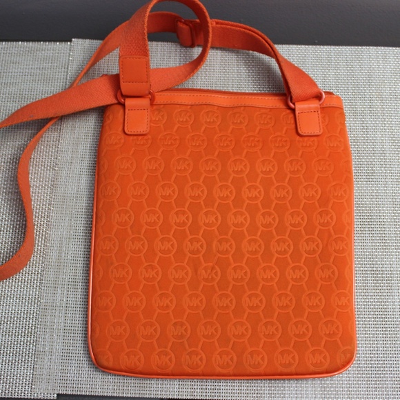 Michael Kors Neoprene Crossbody bag - Picture 4 of 6